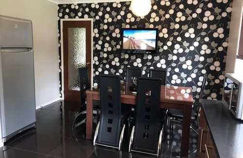 Perth House | Cliff View, Free Parking, Free WiFi,