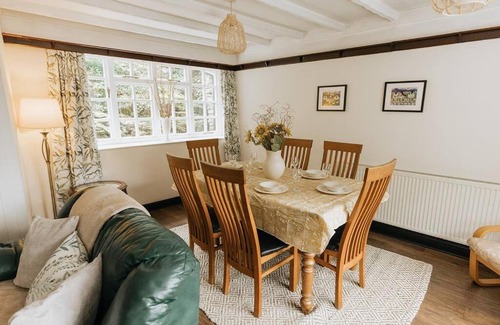 Castleton House | CLIFFE COTTAGE - Countryside Cottage in Castleton, Peak District National Park