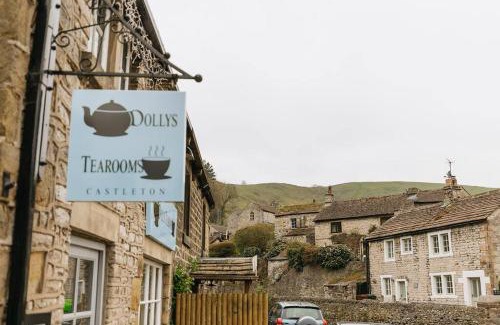Castleton House | CLIFFE COTTAGE - Countryside Cottage in Castleton, Peak District National Park