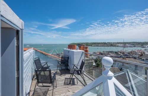 Cowes House | Cliffhanger 18 Castle Road