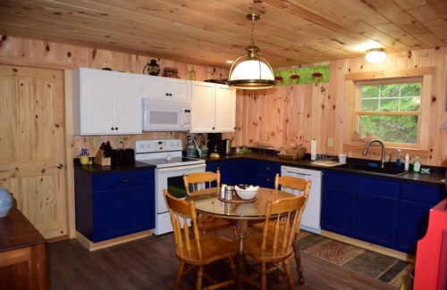 Chamberlain House | Cliffhanger Cottage- Perched high on a hill overlooking the open ocean