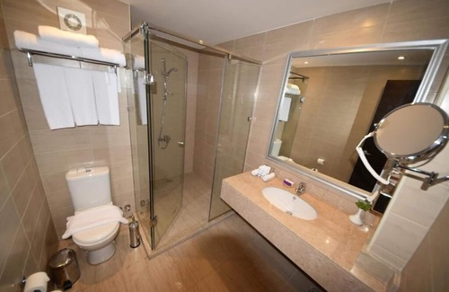 El Hadaba Hotel | Cliffside Retreat | 4 Family-friendly Rooms w/Pools, Snorkeling & Beach Access