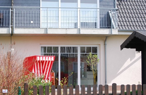 Nienhagen Apartment | Cliffside accommodation, WLAN, terrace, washing machine