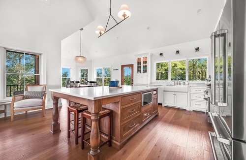 Elizabeth House | Cliffside Cottage, Private Pond, 50 acres w/Breathtaking views near Galena, IL