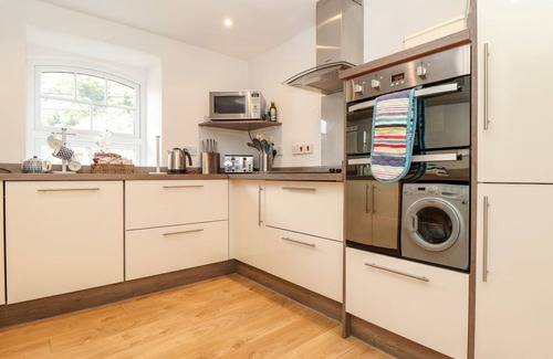 Trebarwith Strand Cottage | CLIFFSIDE, family friendly, character holiday cottage in Tintagel