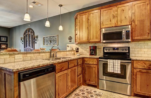 New Braunfels Apartment | Cliffside Paradise RG 308