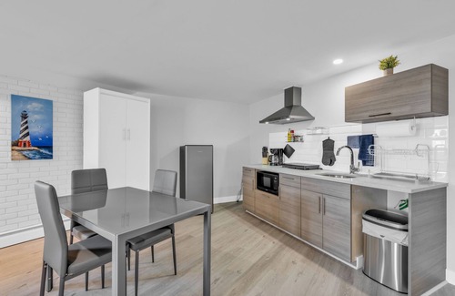 Leamington Apartment | Cliffside Suite #3 - Seacliff Beach Suites