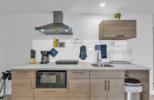 Leamington Apartment | Cliffside Suite #3 - Seacliff Beach Suites