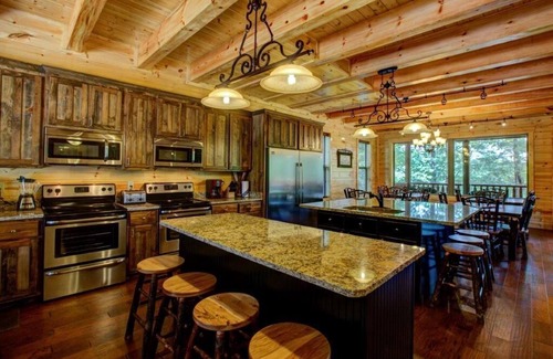 Primrose Cabin | Cliffview Retreat - 11 BR Lodge at Cliffview Resort