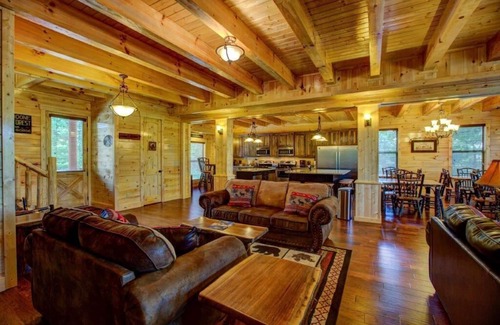 Primrose Cabin | Cliffview Retreat - 11 BR Lodge at Cliffview Resort