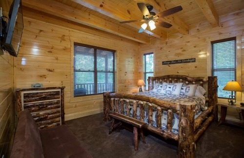 Primrose Cabin | Cliffview Retreat - 11 BR Lodge at Cliffview Resort