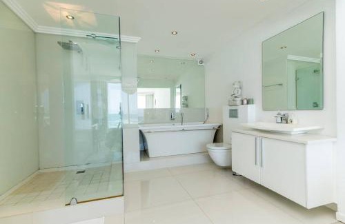 Clifton Apartment | Clifton Beachfront Bliss Spacious 3BR Retreat
