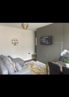 Harehills Apartment | Clifton Home - Newly Refurbished - Free WiFi and Parking- Near City Centre