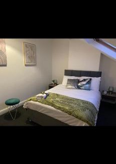 Harehills Apartment | Clifton Home - Newly Refurbished - Free WiFi and Parking- Near City Centre
