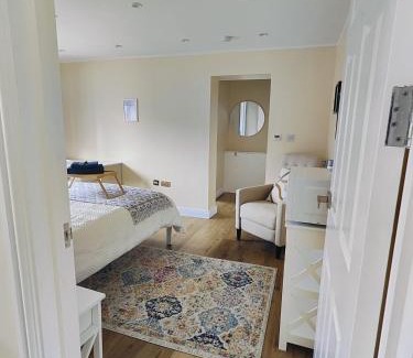 Canning Town Bed & Breakfast | Clifton House O2 & Excel Rooms with private bathroom and Breakfast option