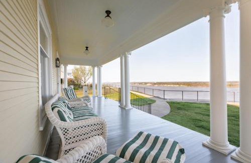 Natchez House | Clifton House - Observatory - King Suite, Sleeps 4, Mississippi River Views