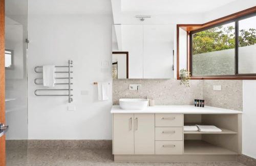 Clifton Springs House | Clifton Retreat large family home new renovation