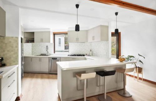 Clifton Springs House | Clifton Retreat large family home new renovation