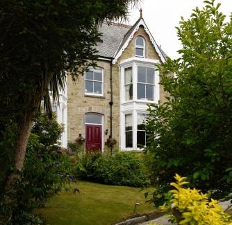 Truro Bed & Breakfast | Cliftons Guest House