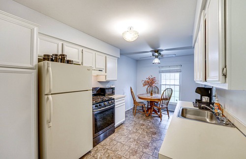 Clinton Township Condo | Clinton Township Condo Near L'anse Creuse Bay!