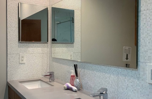 West San Jose Bed & Breakfast | Clock Room- beautiful bedroom next to Santana Row