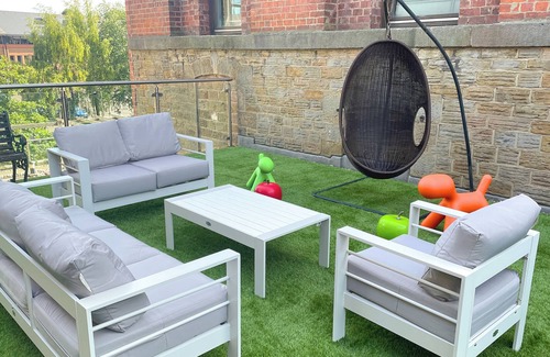 Sheffield Apartment | Clock Tower Apt with Terrace & Parking