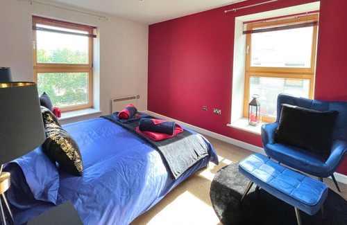 Sheffield Apartment | Clock Tower Apt with Terrace & Parking