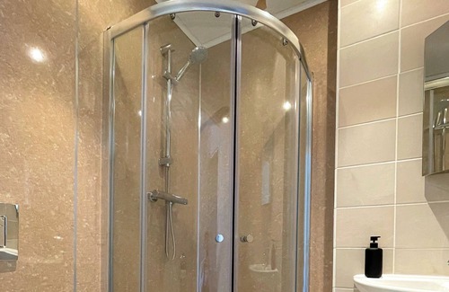 Sheffield Apartment | Clock Tower Apt with Terrace & Parking