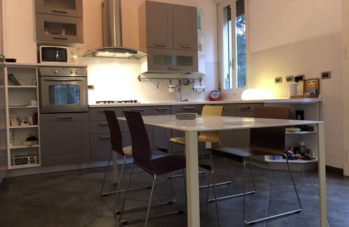 San Donato-San Vitale Villa | CloMoBo Apartment in Villa (with garden)