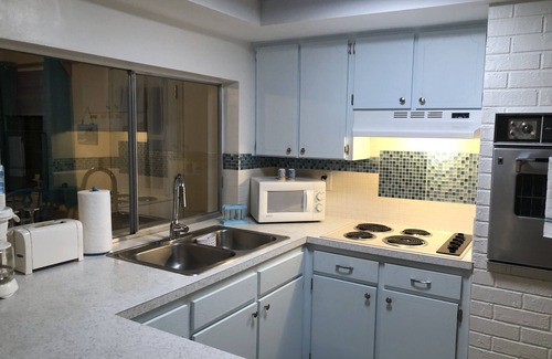 Holiday House | Close 2 beach-Leaning Palm Tree" 55 4KRoku-Floridian colors-King-Queen-2 single