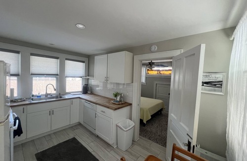 Crescent Lake House | Close 2 North shore DT, art, events + more! w/2Bikes