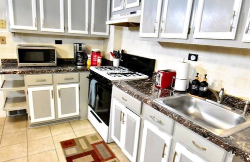 Lakewood Apartment | Close Downtown,Ohio City,Rock Hall,Westside Market
