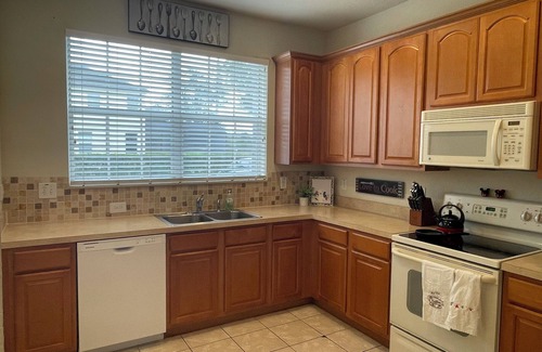 Trafalgar Village House | Close, gated, cozy condo 3 bedroom 3 bath. Close to attractions yet peaceful.