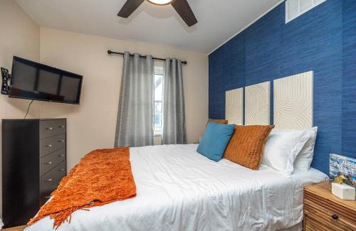 Cleveland House | Close to airport* Pets*Fenced yard*A/C & Fast WIFI