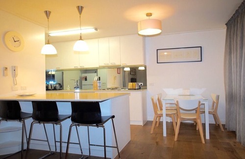 South Yarra Apartment | close to Alfred Hospital, Chapel St,Prahran and 10 min by Tram to the CBD
