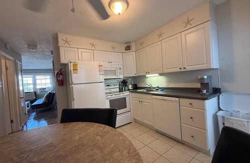 North End Condo | Close to beach! Spacious -Condo B
