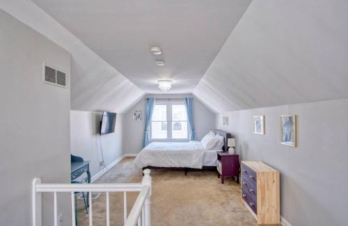 Indianapolis House | Close to Butler Uni, Cozy Home,Firepit,Free Parking