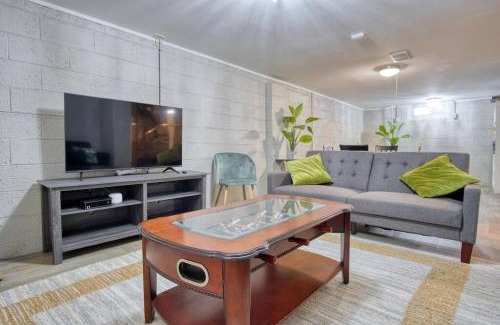 Indianapolis House | Close to Butler Uni, Cozy Home,Firepit,Free Parking
