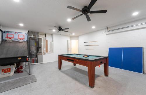 Tivoli Manor House | Close to Disney, pool spa, games room, budget friendly, Posner Park
