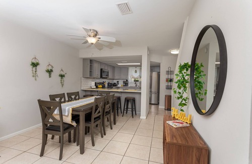 Panama City House | Close to Down town Panama City, ST. Andrews and a short drive to the beach!