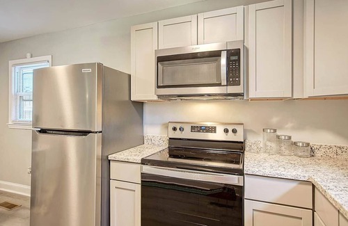 North Charleston House | Close to Downtown Charleston! 4 Bed Retreat