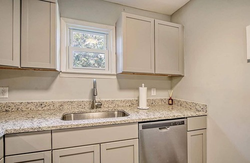 North Charleston House | Close to Downtown Charleston! 4 Bed Retreat