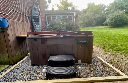 Blacksburg Apartment | Close to downtown Blacksburg, hot tub, sleeps 7!