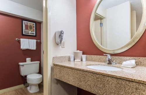 SeaTac Hotel | Close to Downtown! Relaxing Airport Accommodation | Budget-Friendly