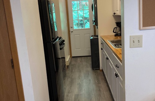 Sturgeon Bay Apartment | Close to Everything!