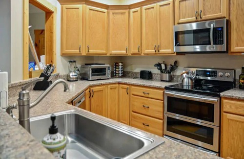 McHenry House | Close to everything!~GAME ROOM~FIRE PIT & HOT TUB~Dogs OK! Lake Access & Dock!