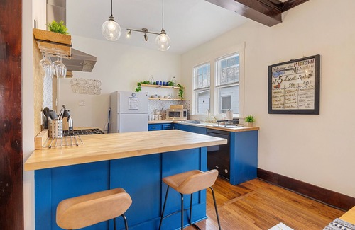 Cooper-Young Historic District House | CLOSE TO EVERYTHING! Midtown Charmer with Pop! of Style and Room for 8