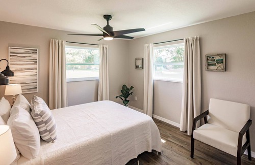 Charlotte Park House | Close to Fisherman's Village, historic downtown, and farmers market
