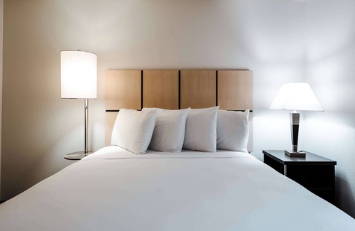 Fossil Creek Resort | Close to Fort Worth Museum of Science and History! 4 Contemporary Units, Parking