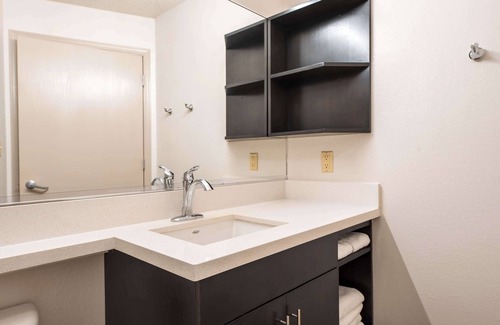 Fossil Creek Resort | Close to Fort Worth Museum of Science and History! 4 Contemporary Units, Parking